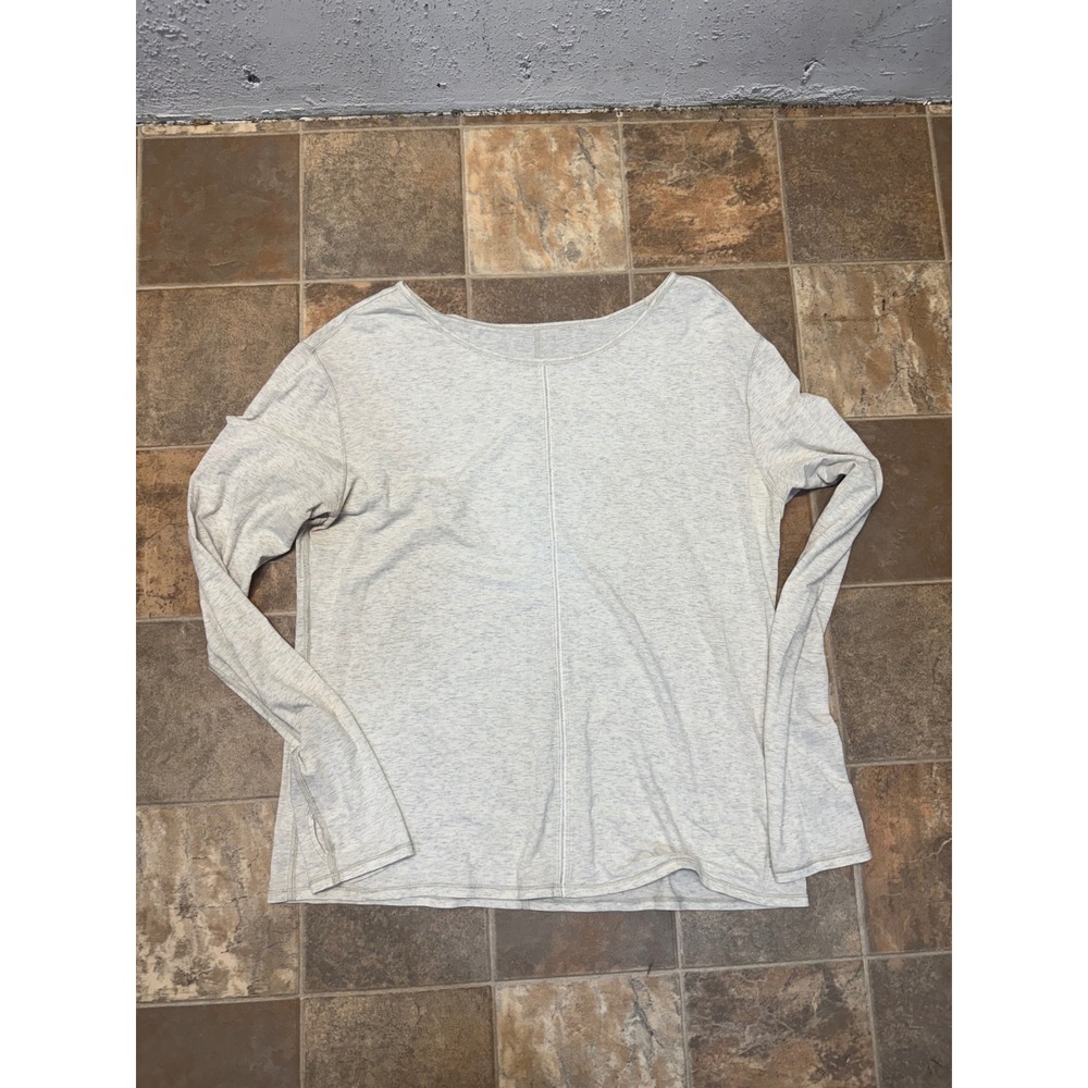Lululemon Gray Space Dye Long‎ Sleeve Thumbhole Yoga Top Center Seam Heathered